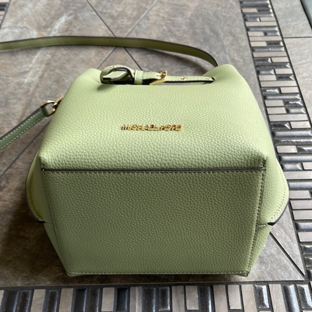 Michael Kors Emilia Small Bucket Bag Messenger Leather Light Sage - Picture 2 of 16